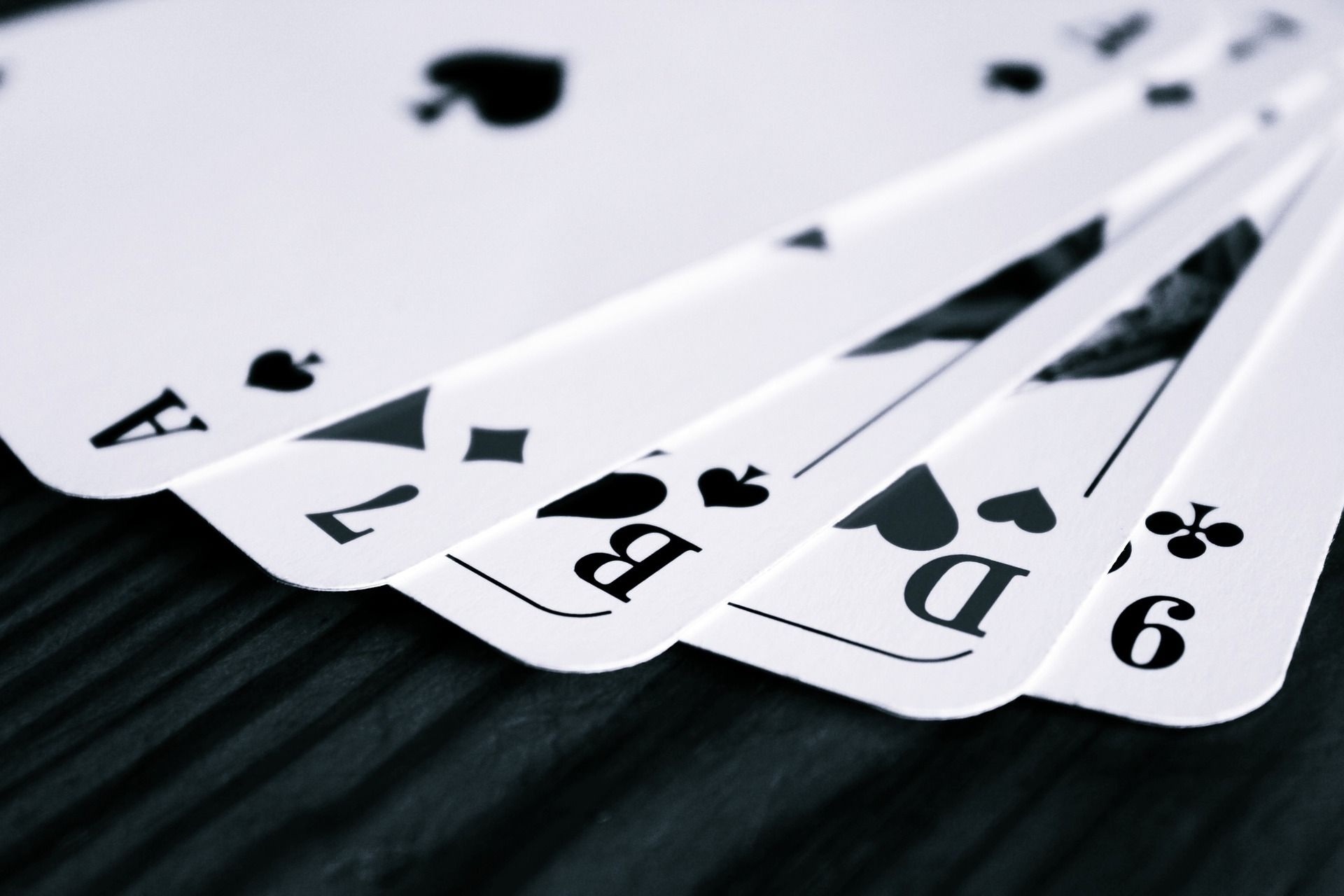 «Poker face»: сложности устного и синхронного перевода