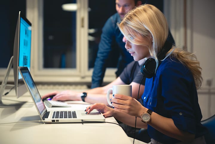 Content Manager na rynku pracy – zarobki i rozwój kariery