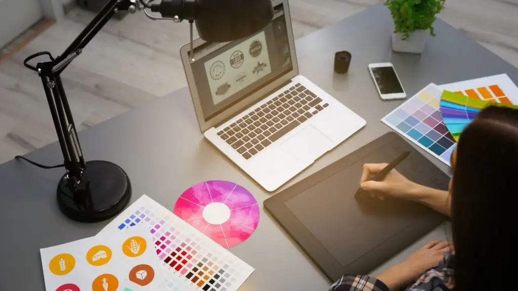 Ile zarabia web designer na rynku pracy?