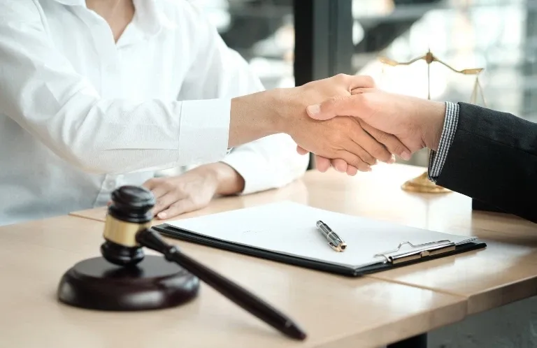 Podpisanie umowy B2B freelancer z klientem